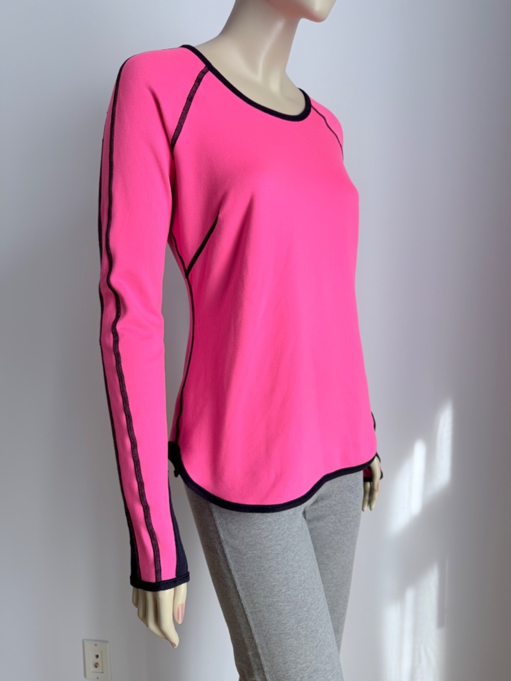 Lululemon Runder Under Long Sleeve - Picture 9 of 14